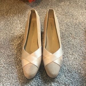 Adrienne Vittadini Women's Beige Heels size 7 1/2 Narrow
